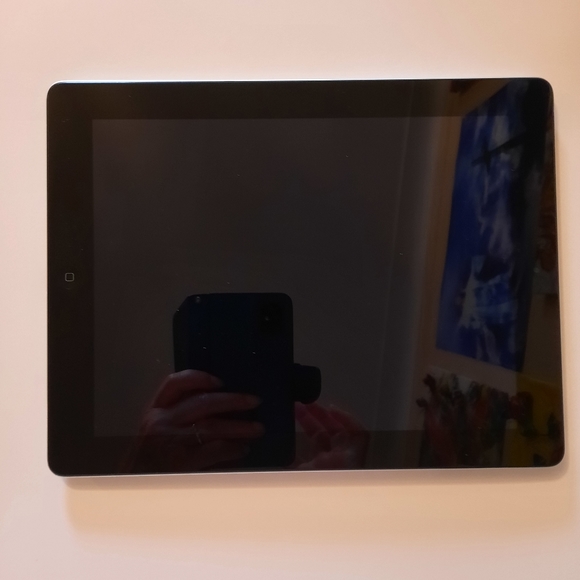 APPLE IPAD 2012 3 Version VERY GOOD CONDITION , 9,7 GENTLE USED $200 - Picture 3 of 3